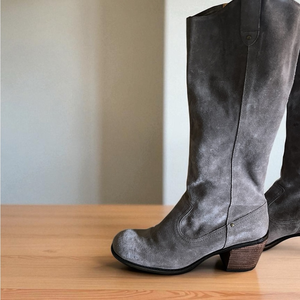 Dominga Gray Suede Heeled Boots